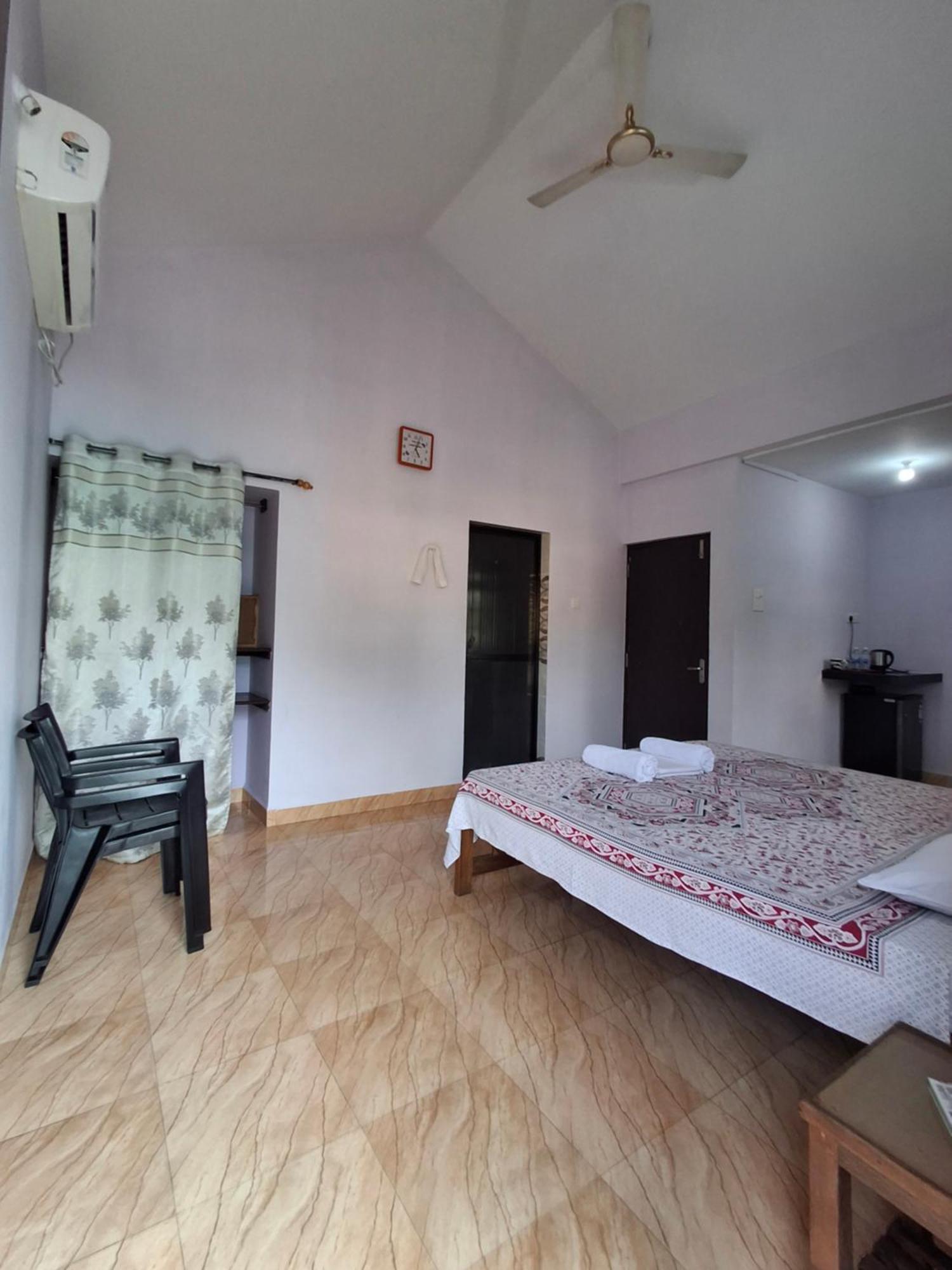 Lobo'S Guesthouse Cavelossim Luaran gambar